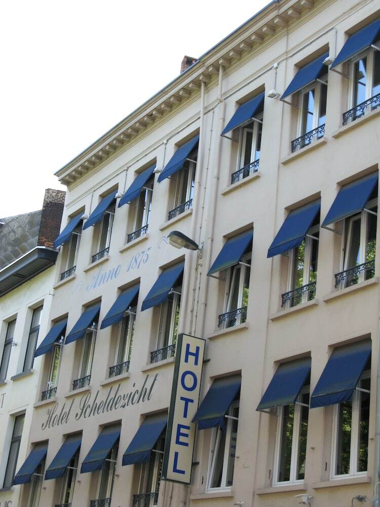 Hotel1875