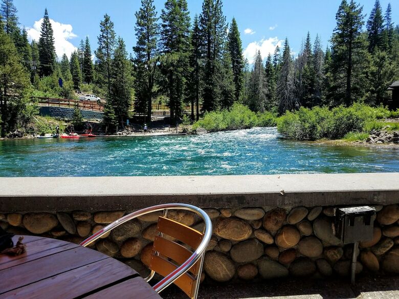 Hotel River Ranch Lodge & Restaurant