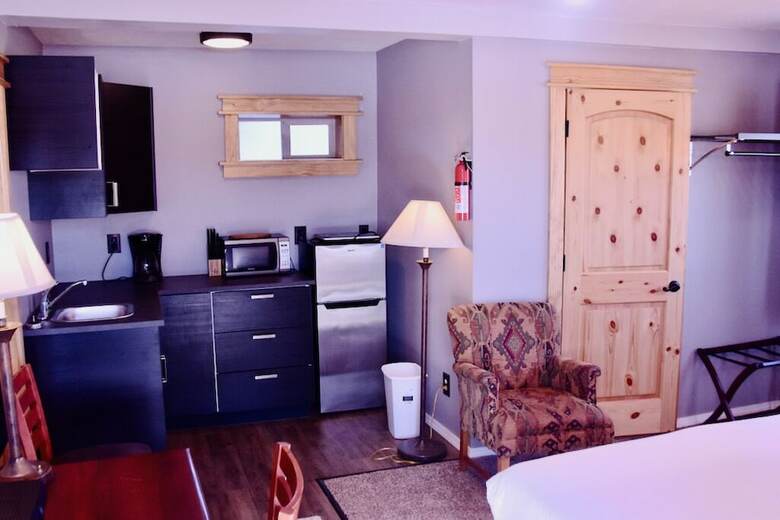 Holiday Motel
