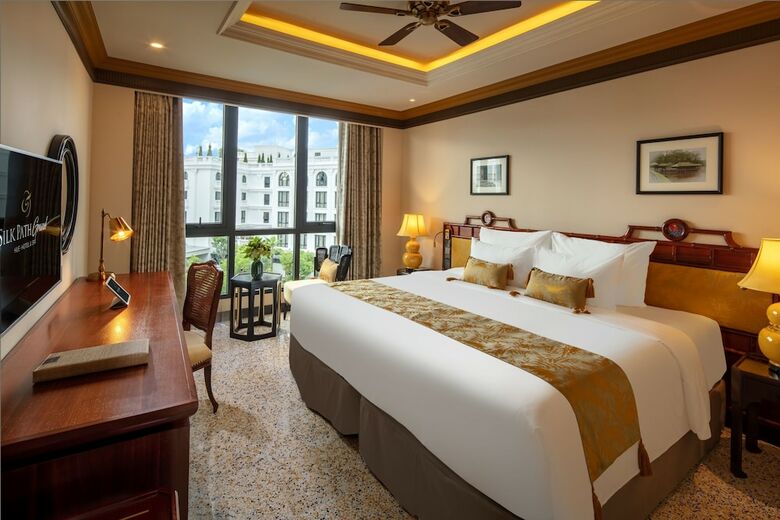 Silk Path Grand Hue Hotel