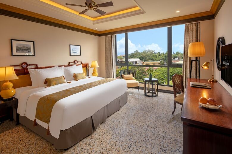 Silk Path Grand Hue Hotel