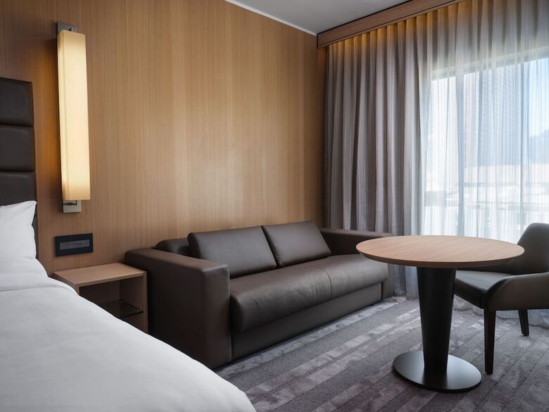 AC Hotel By Marriott Phoenix Downtown