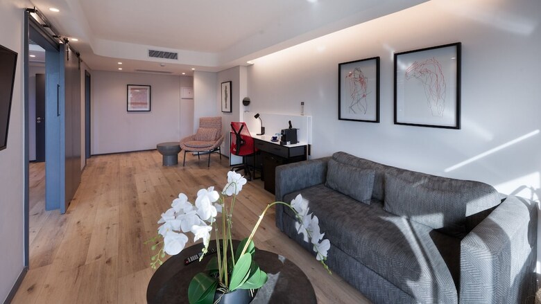 Anew Hotel Green Point