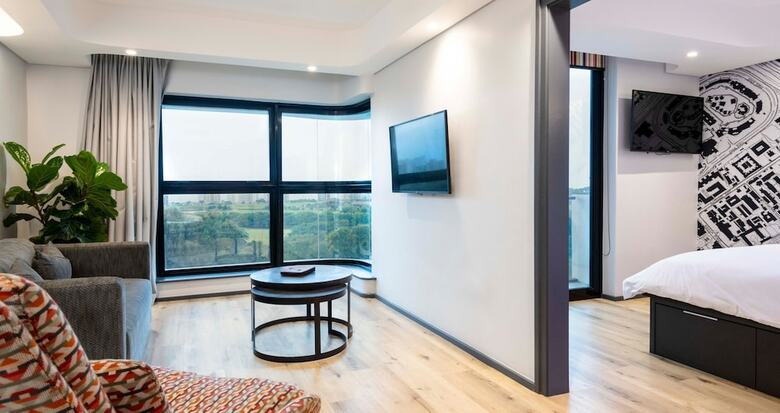 Anew Hotel Green Point