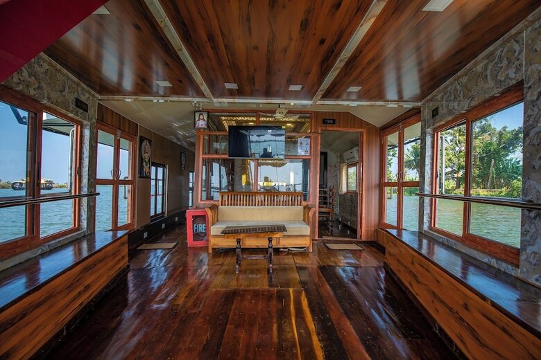 Hotel Coco Houseboat