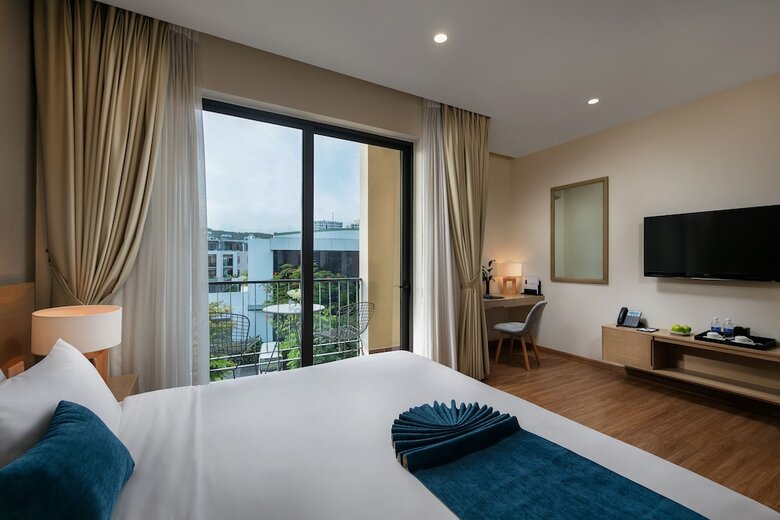 Hotel La Batisse Resort Halong