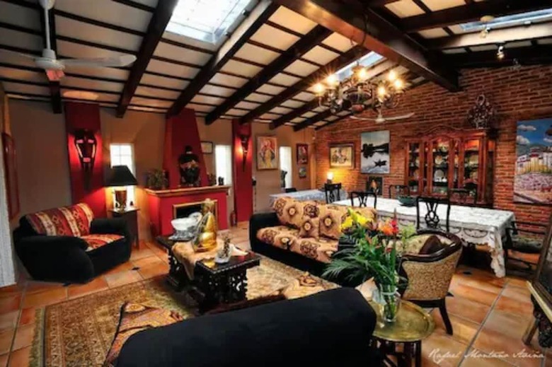 Casa Flores Bed & Breakfast