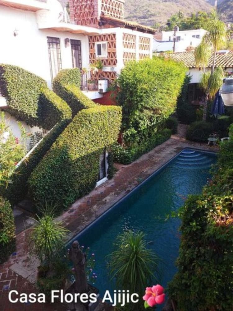 Casa Flores Bed & Breakfast