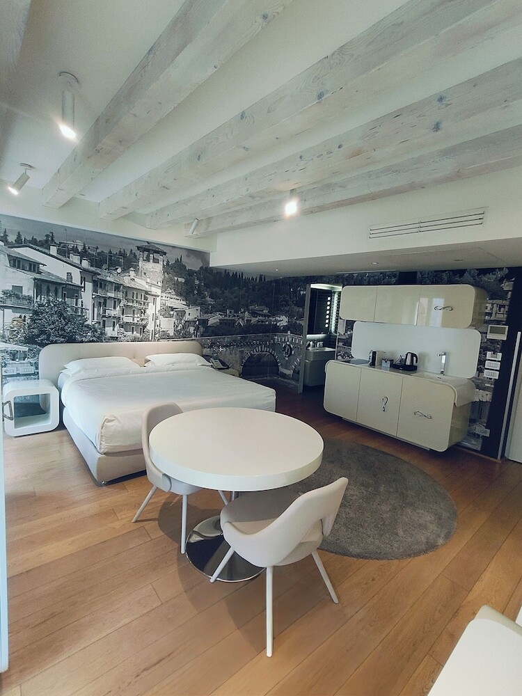Lords Of Verona Luxury Apartments