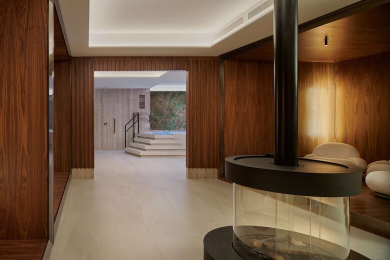 Iceland Parliament Hotel, Curio Collection By Hilton