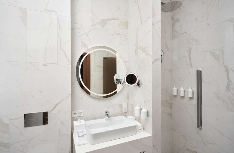 Iceland Parliament Hotel, Curio Collection By Hilton