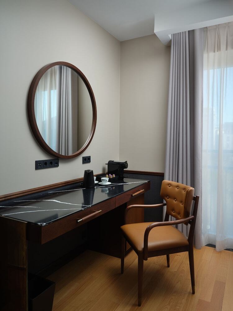 Iceland Parliament Hotel, Curio Collection By Hilton