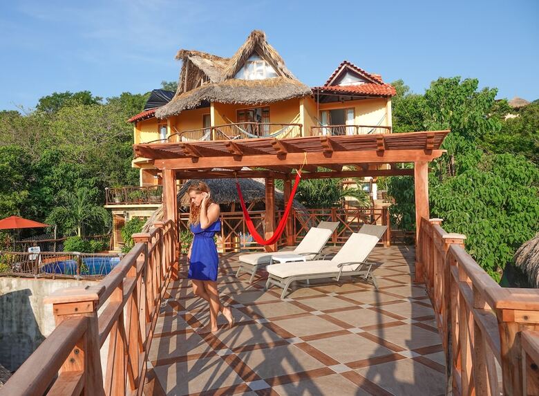 Hotel Caba�as Telay�