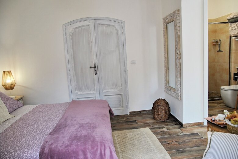 Room In B&B - Mariasofia Master Suite With Private Bathroom
