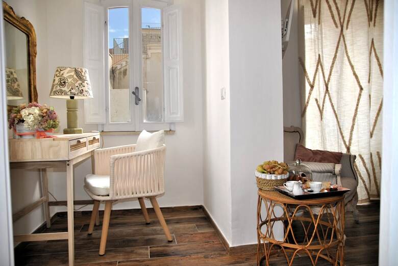 Room In B&B - Mariasofia Master Suite With Private Bathroom