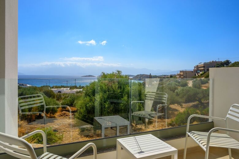 Roots Suites In Crete