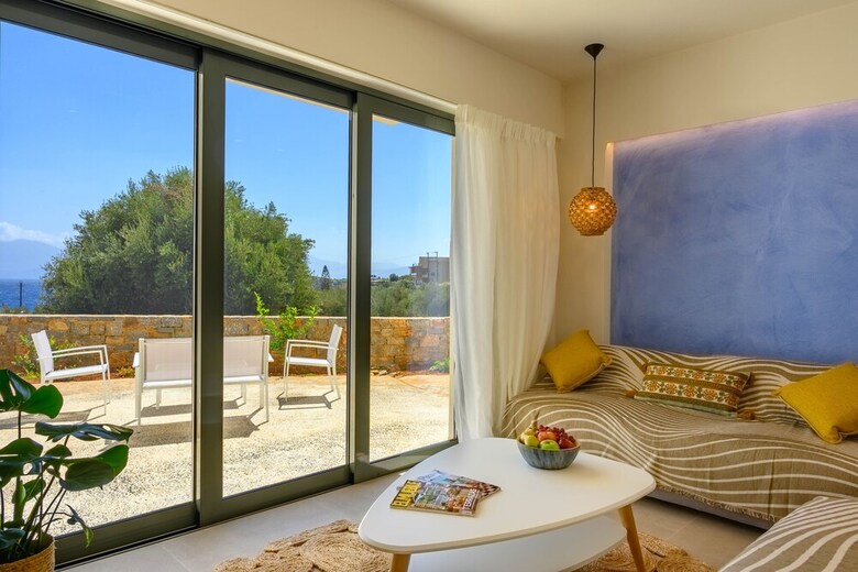 Roots Suites In Crete