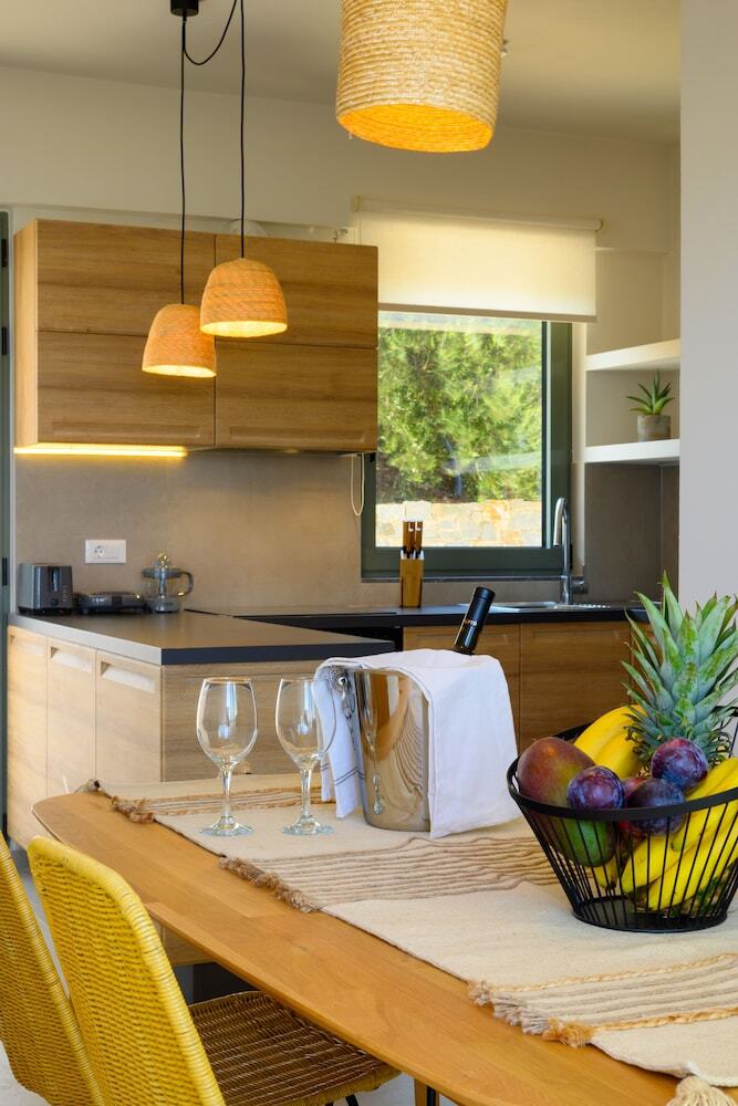 Roots Suites In Crete