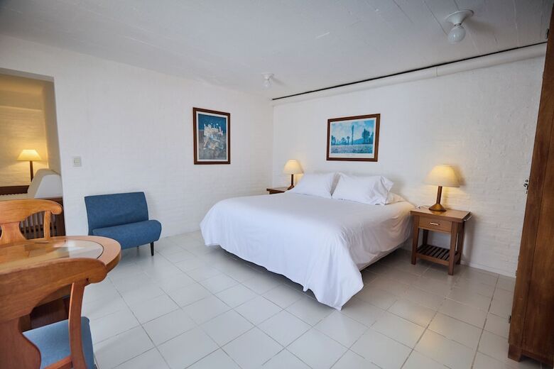 Hotel Las Olas Resort