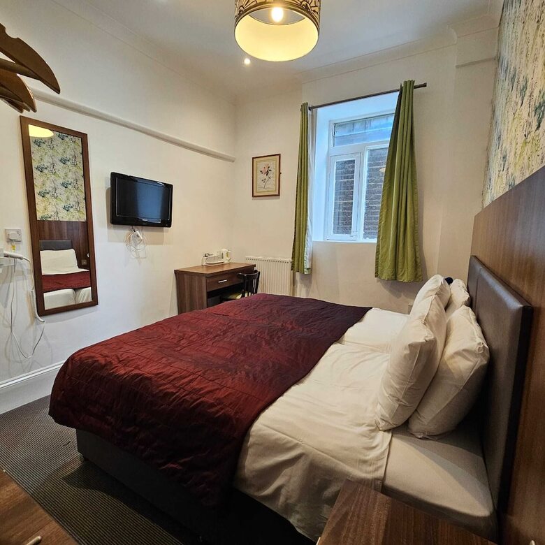 Chelsea House Hotel
