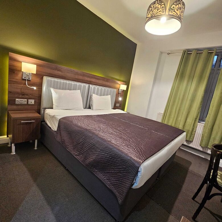 Chelsea House Hotel