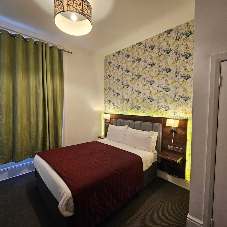 Chelsea House Hotel
