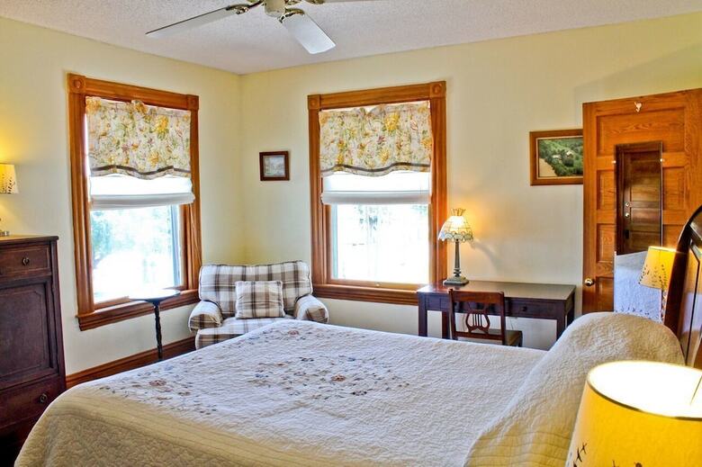 Night Swan Intracoastal B&B