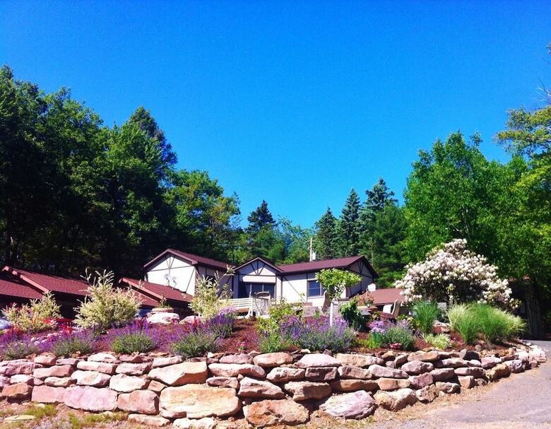 Hotel Lake Harmony Inn