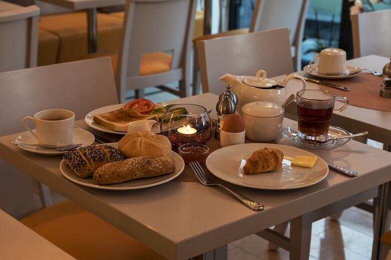 Apricot Hotel