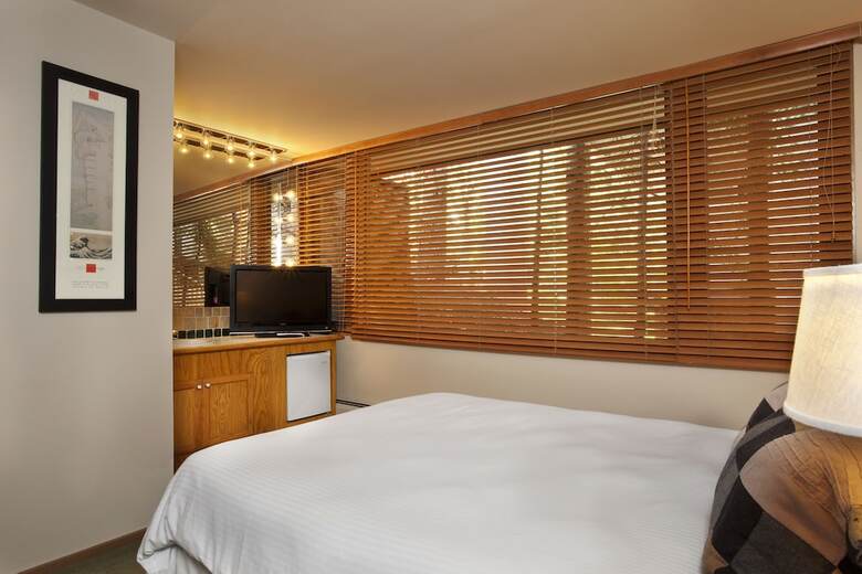 Bed & Breakfast Hearthstone House