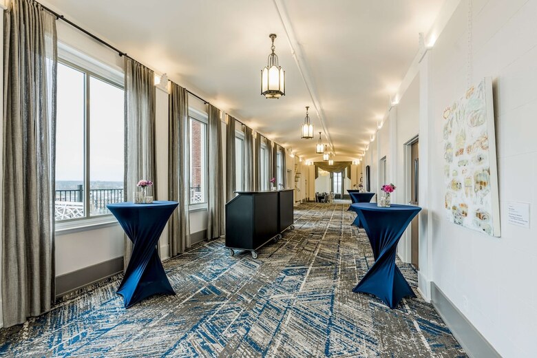 Hotel Elkhart, Tapestry Collection By Hilton