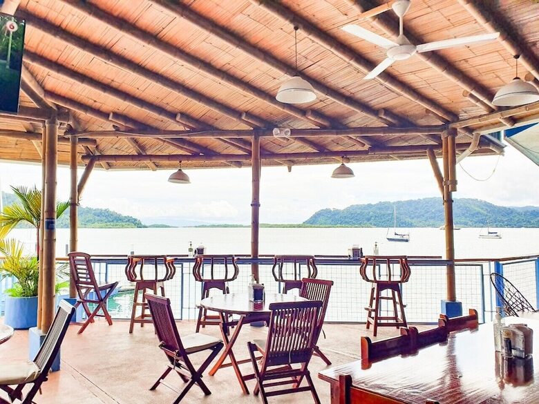 Hotel Fish Hook Marina & Lodge