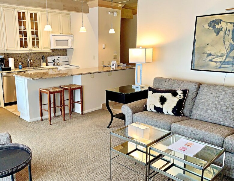 Aparthotel Aspen Square Condominium Hotel