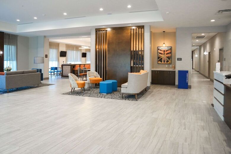 Hotel Comfort Suites Gainesville Near University