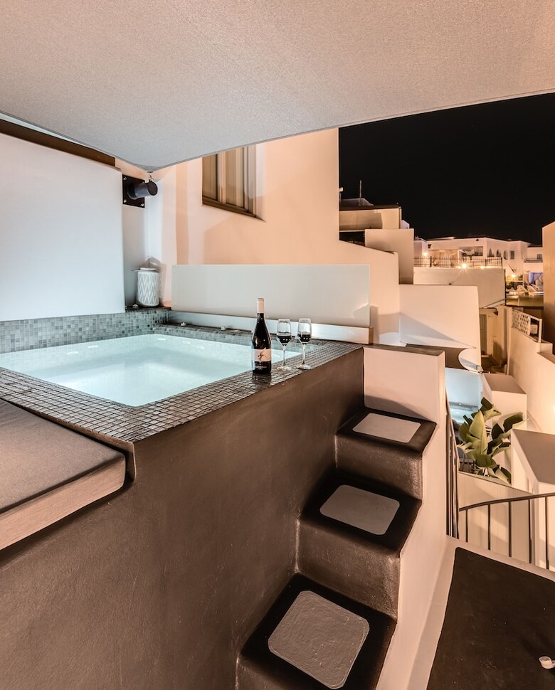 Hotel Tiara Suites