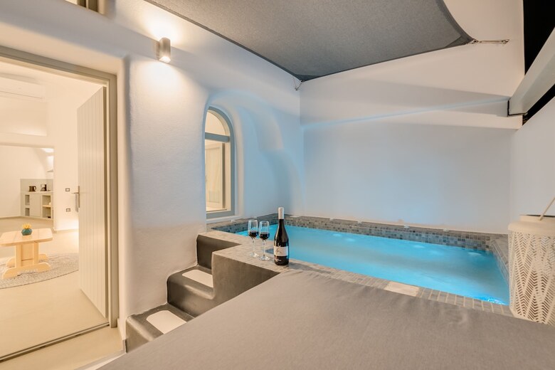 Hotel Tiara Suites