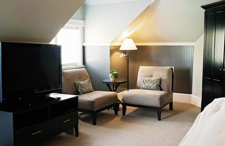 Bed & Breakfast 1801 First Luxury Inn