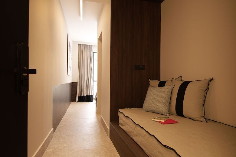 Cityzoe Athens Suites