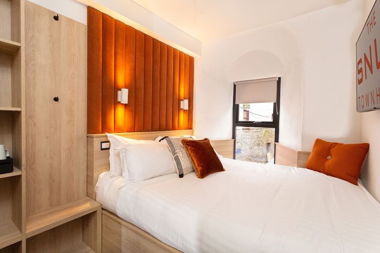 Hotel The Snug Townhouse