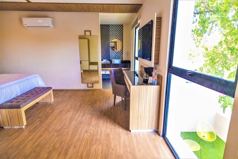 Hotel Plaza By Kavia