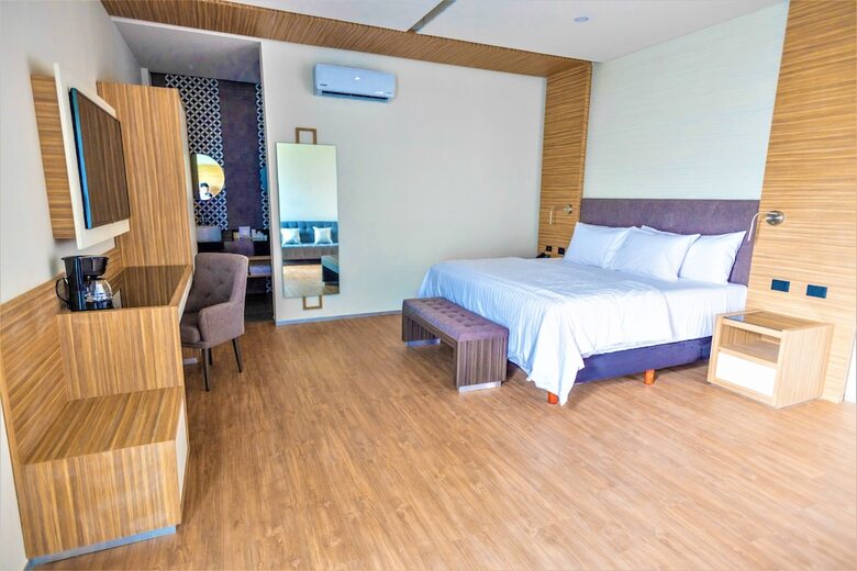 Hotel Plaza By Kavia