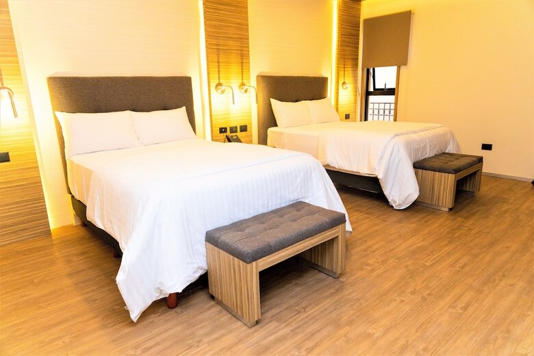 Hotel Plaza By Kavia