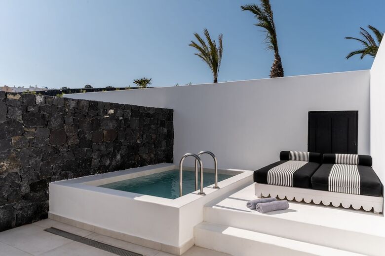 Hotel Cresanto Luxury Suites
