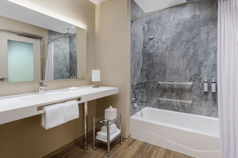 AC Hotel By Marriott Naples 5th Avenue