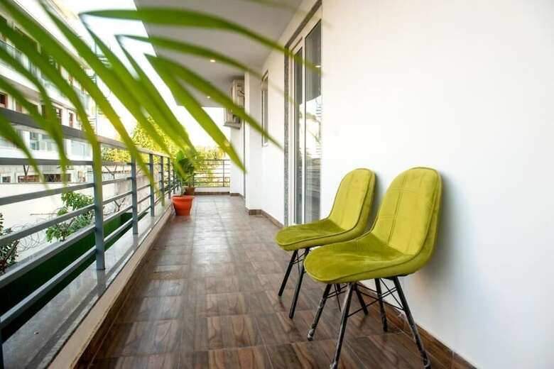 Hotel Posh Garden Inn