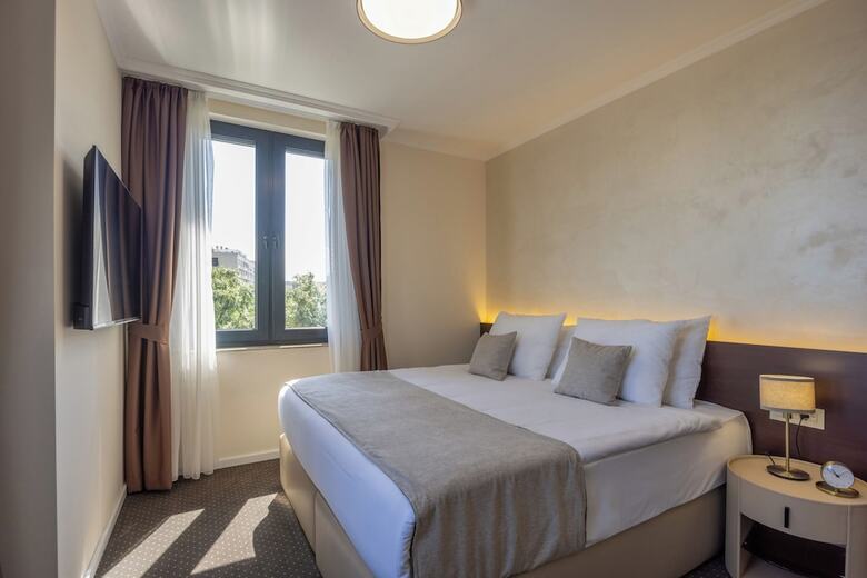 Nobel West Hotel