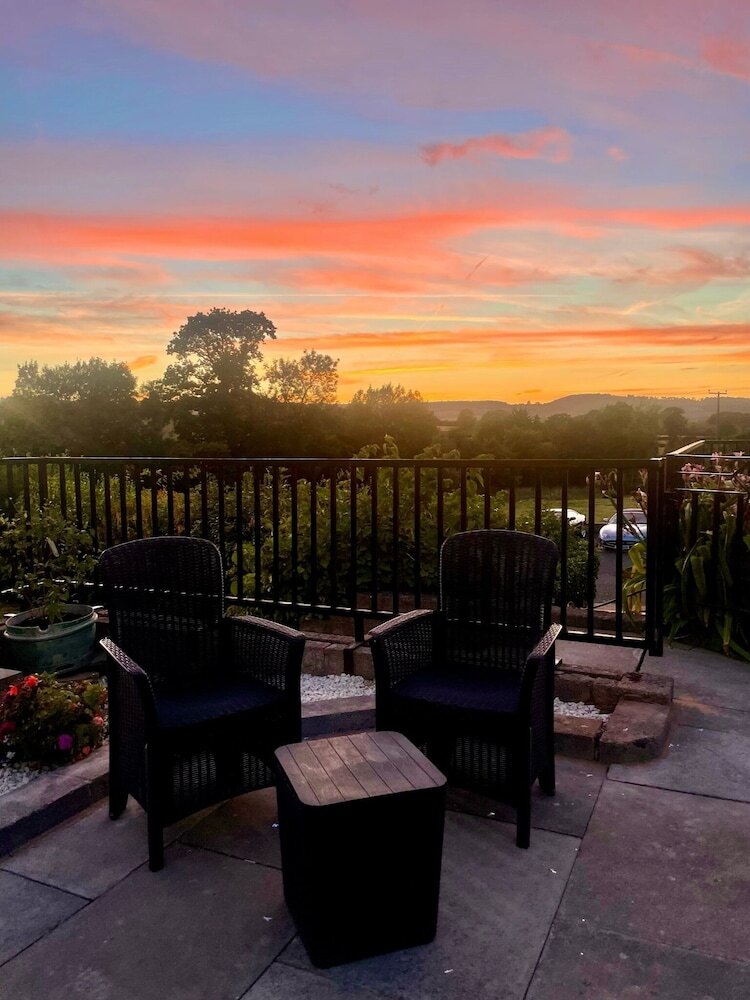 Posada Royal Oak Country Inn And Restaurant