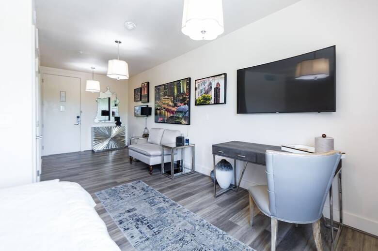 Bishop Arts Hotel By Qresorts.