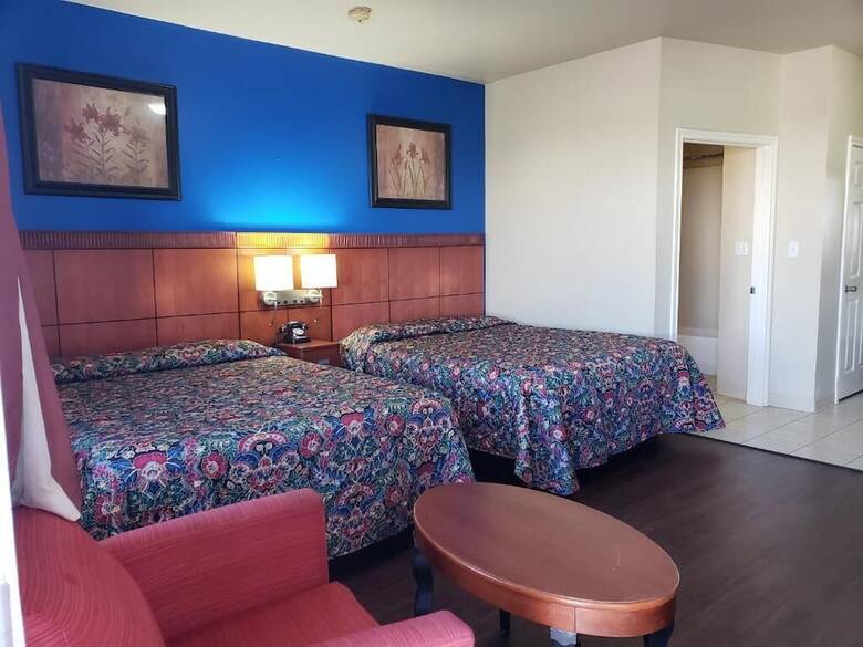 Motel Crossroads Inn & Suites