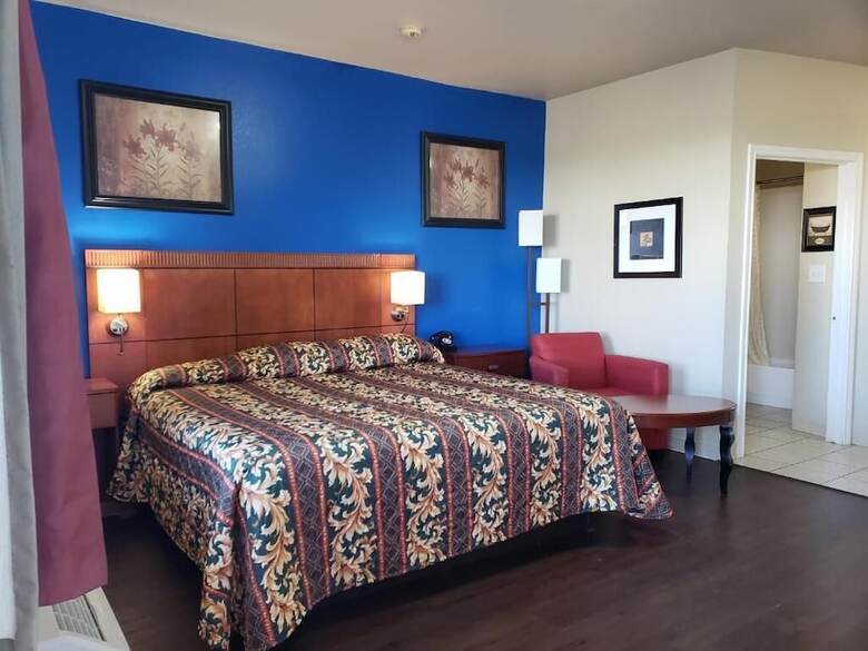 Motel Crossroads Inn & Suites